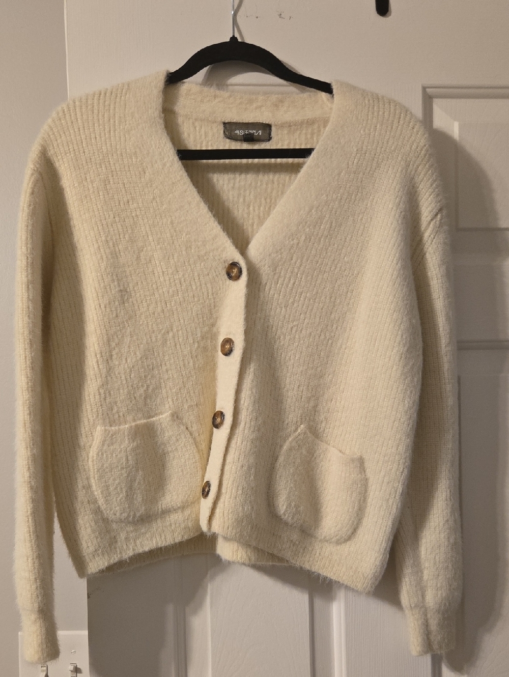 4SI3NNA Cream V-Neck Button Front Pocket Cardigan